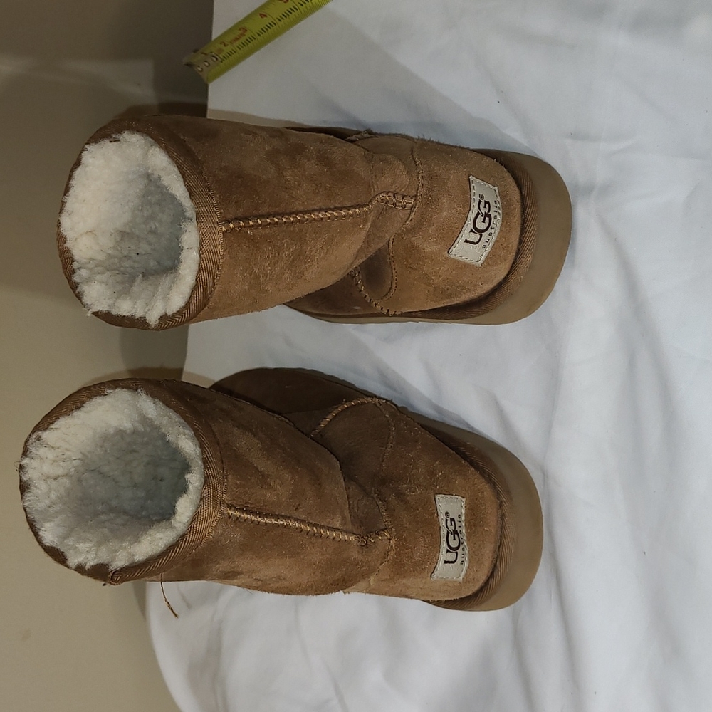 UGG BOOTS